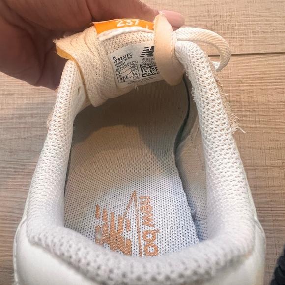 New Balance women’s 237 sneaker in calm taupe/white - Picture 4 of 5